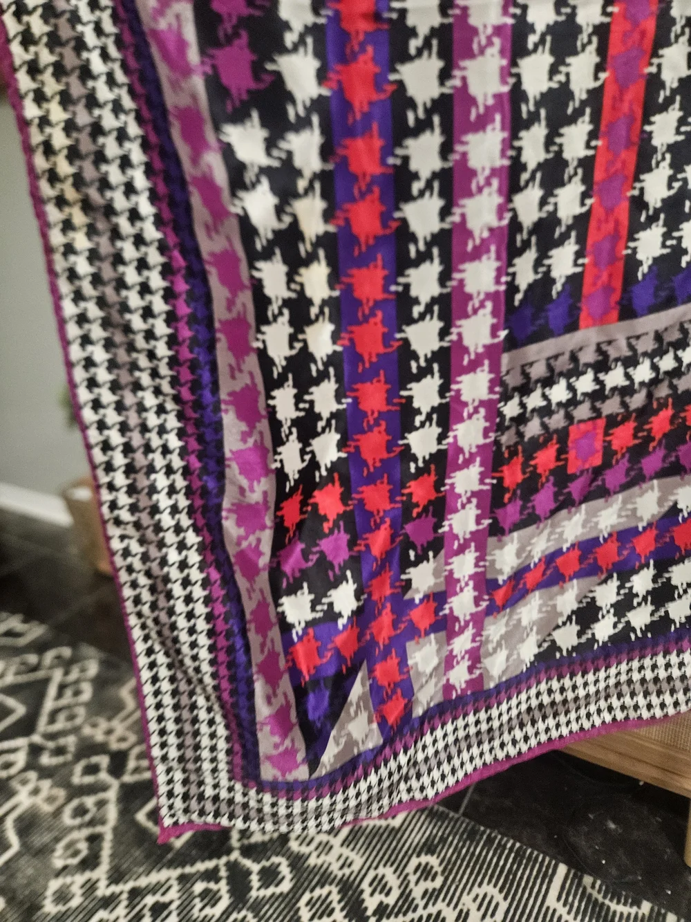 Vintage Oscar de la Renta 100% Silk Houndstooth Square Scarf Purple Black